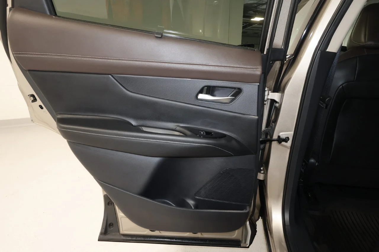 Used 2025 Gold Nissan Platinum image 21