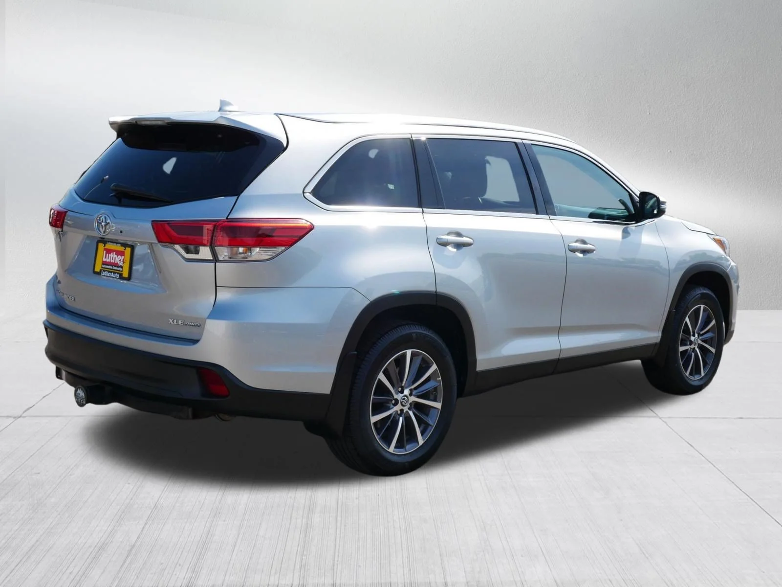 Used 2019 Celestial Silver Metallic Toyota XLE image 7