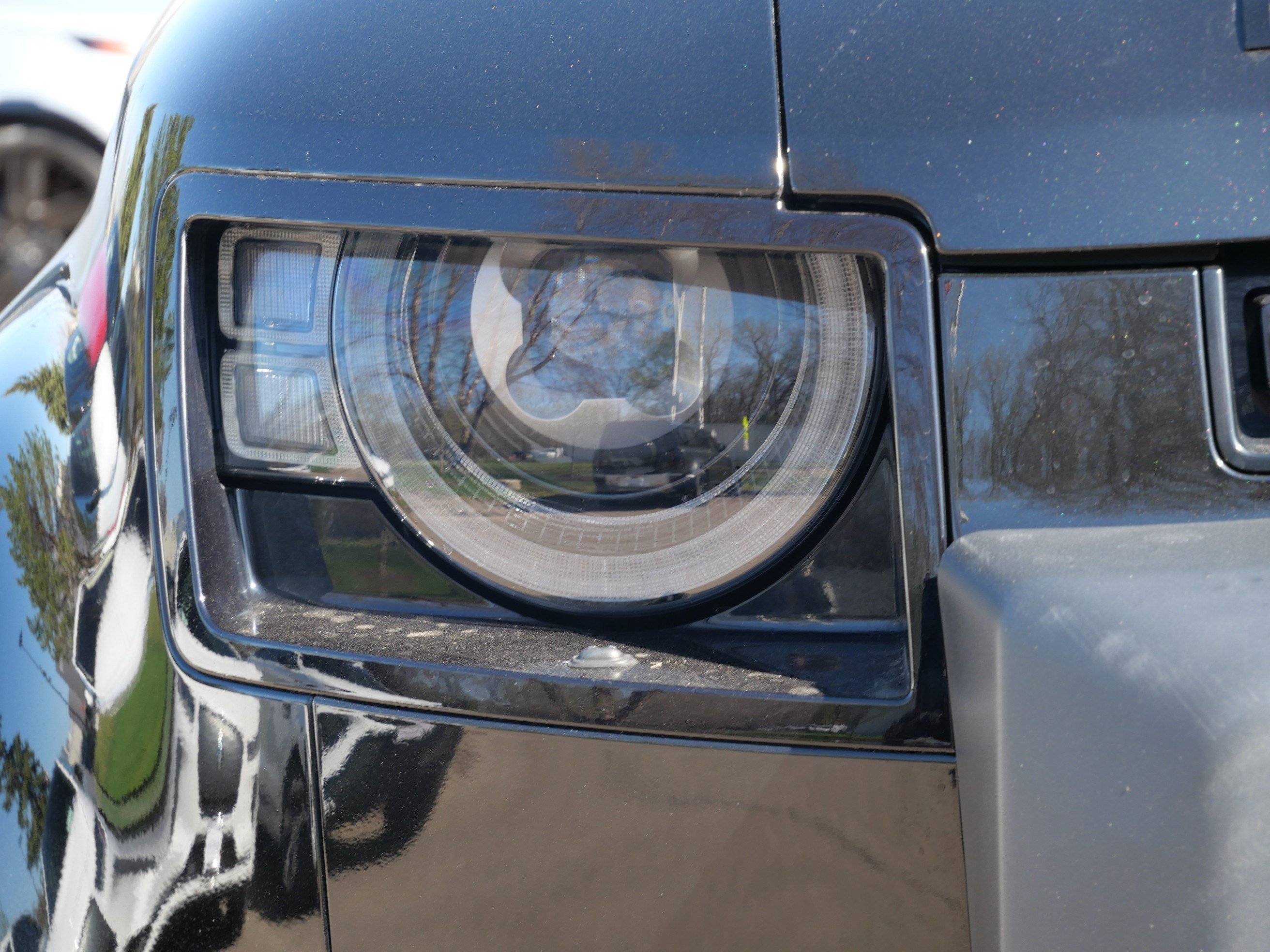 Used 2022 SANTORINI BLACK Land Rover X-Dynamic SE image 8