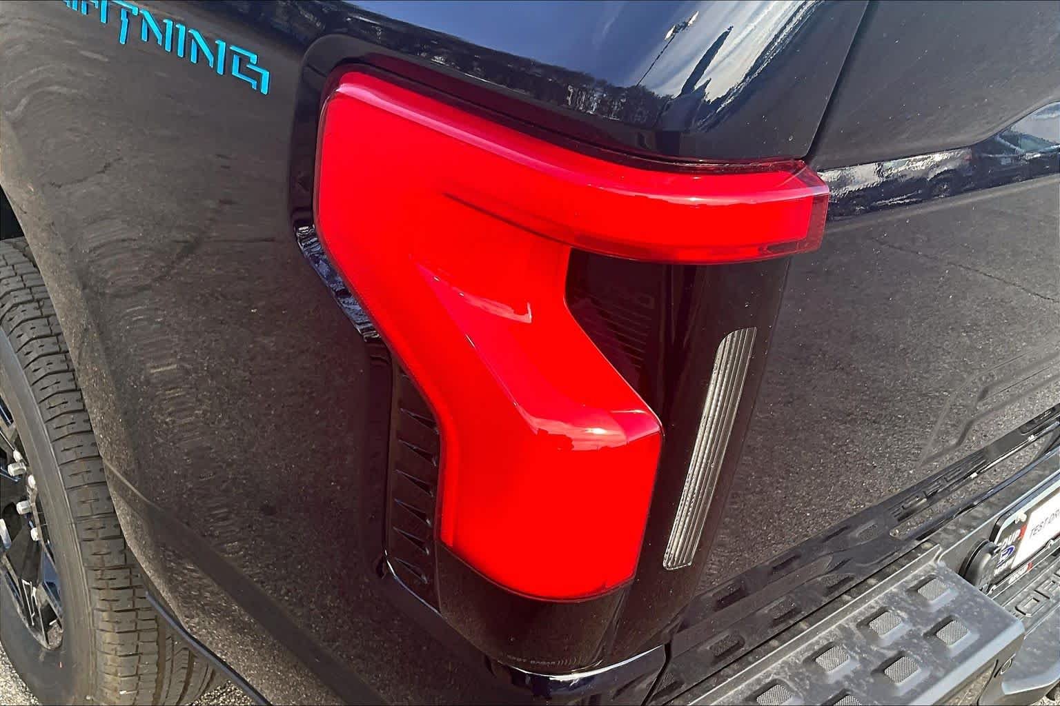 New 2025 Antimatter Blue Metallic Ford XLT image 14