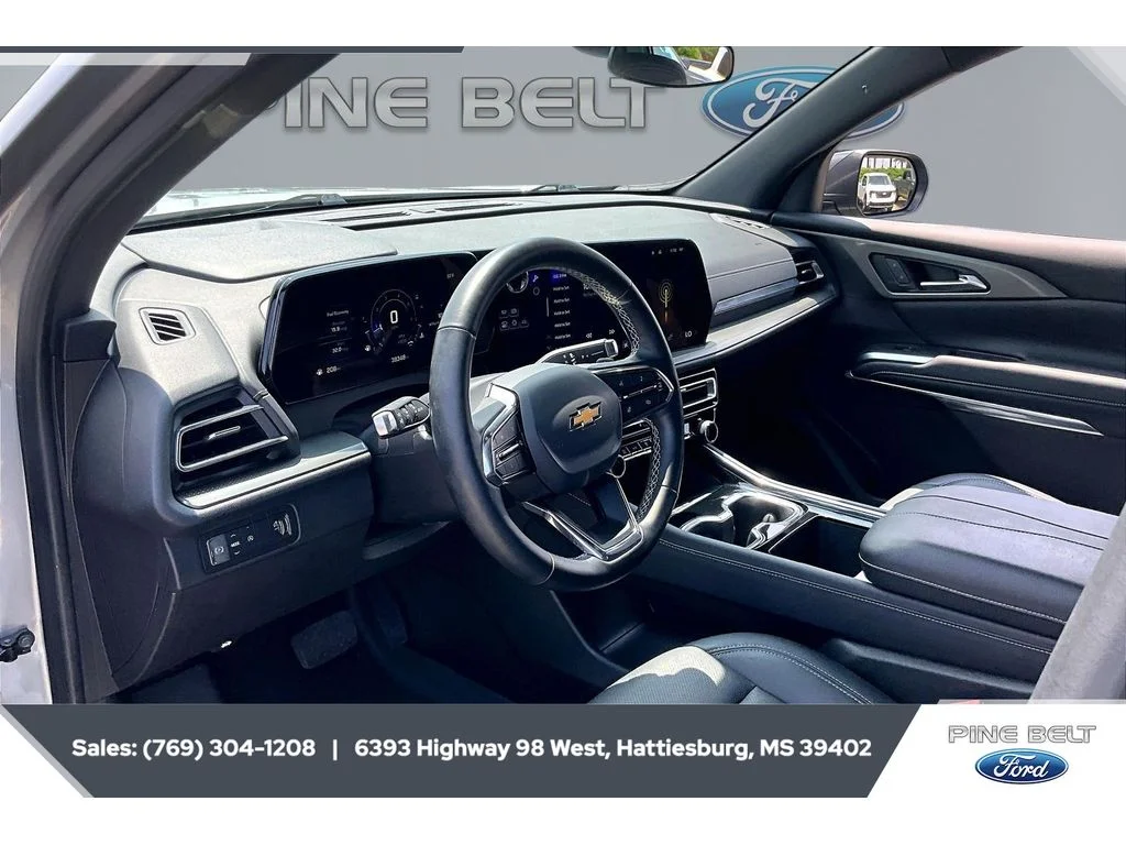 Used 2025 Sterling Gray Metallic Chevrolet FWD LT image 12