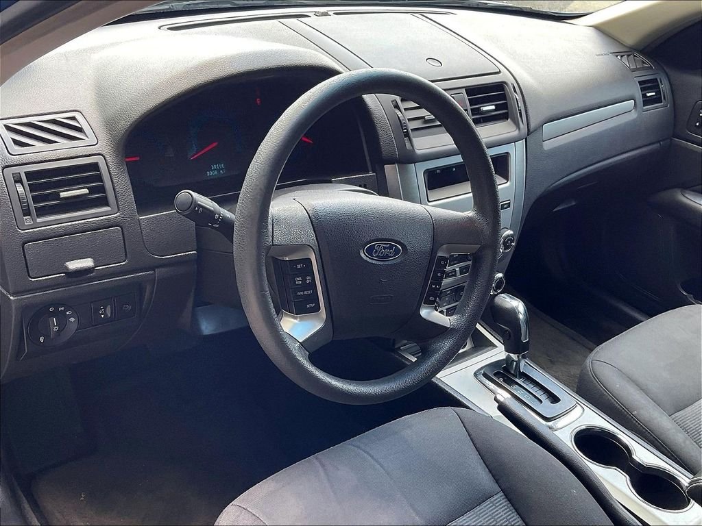Used 2012 Blue Ford SE image 8