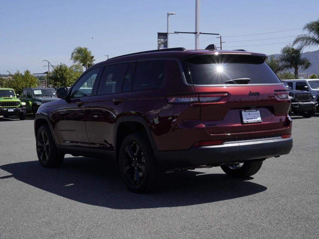 New 2026 Velvet Red Pearl-Coat Exterior Paint Jeep Limited image 5