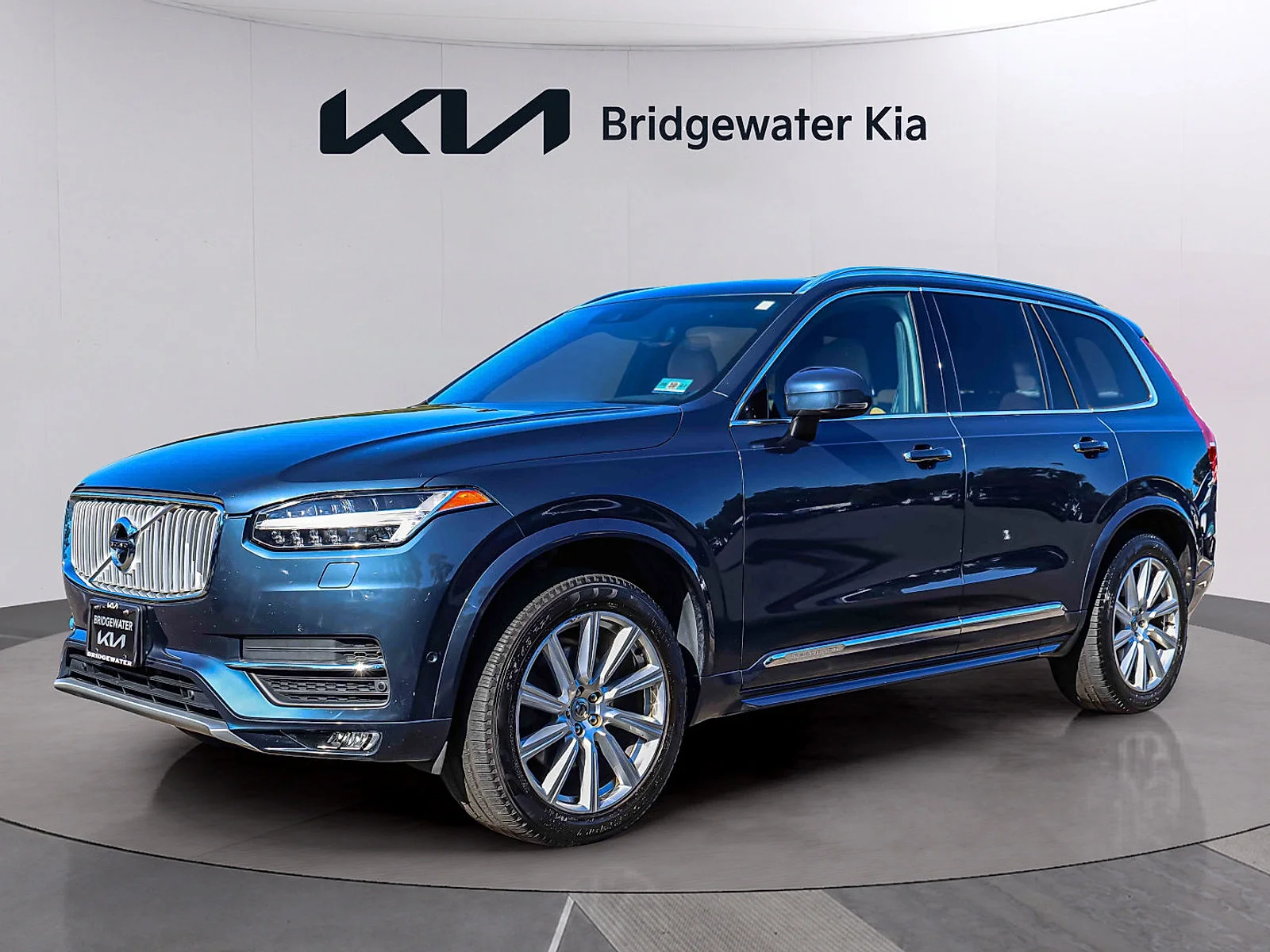 Used 2018  Volvo Inscription image 3