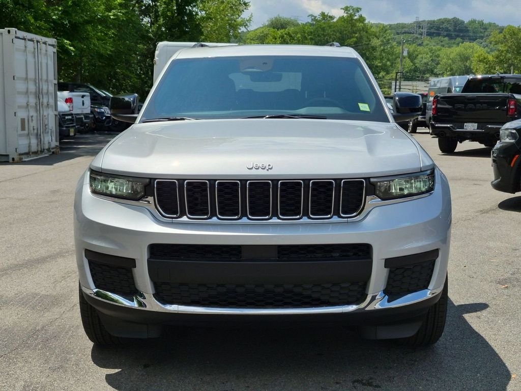 New 2026 Silver Zynith Exterior Paint Jeep Laredo X image 8