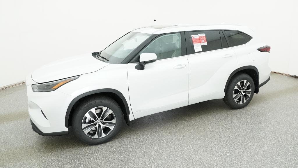 New 2026 Wind Chill Pearl Toyota Hybrid XLE image 5