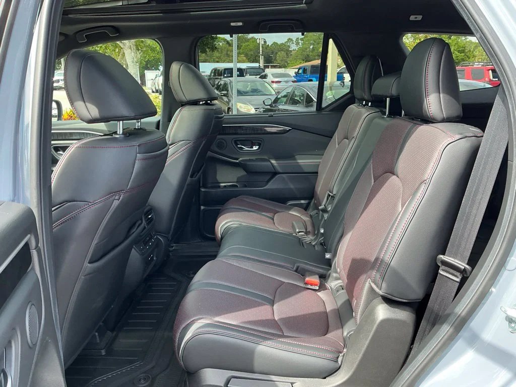 Used 2025  Honda Black Edition image 32