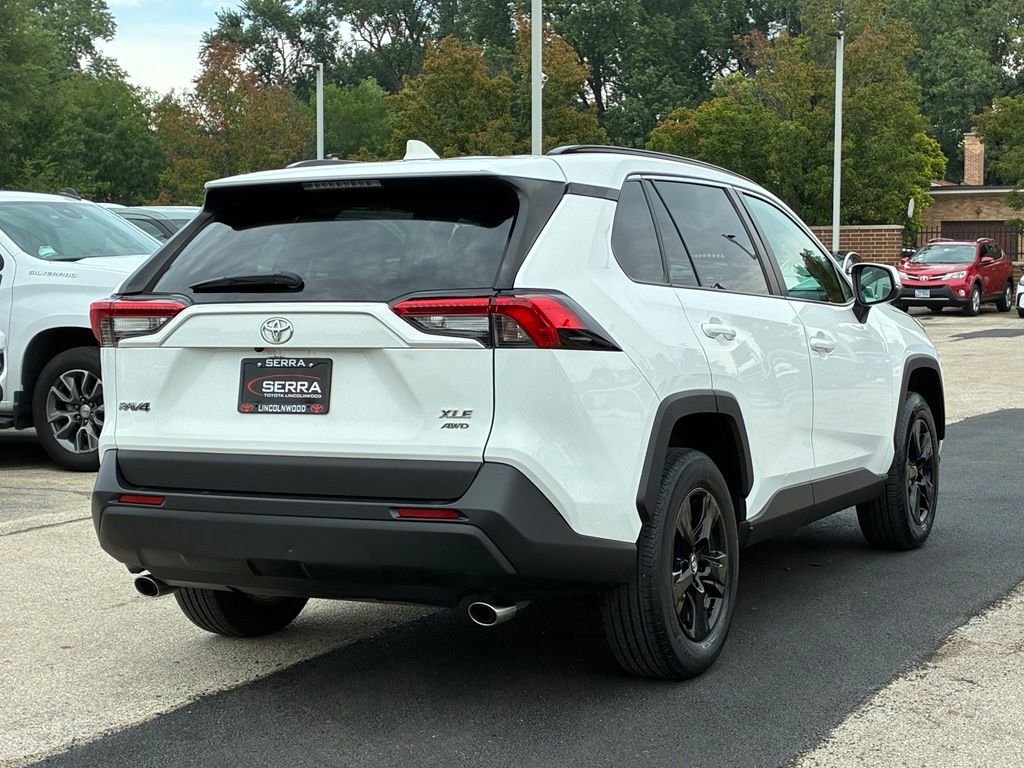 Used 2020 White Toyota XLE image 5