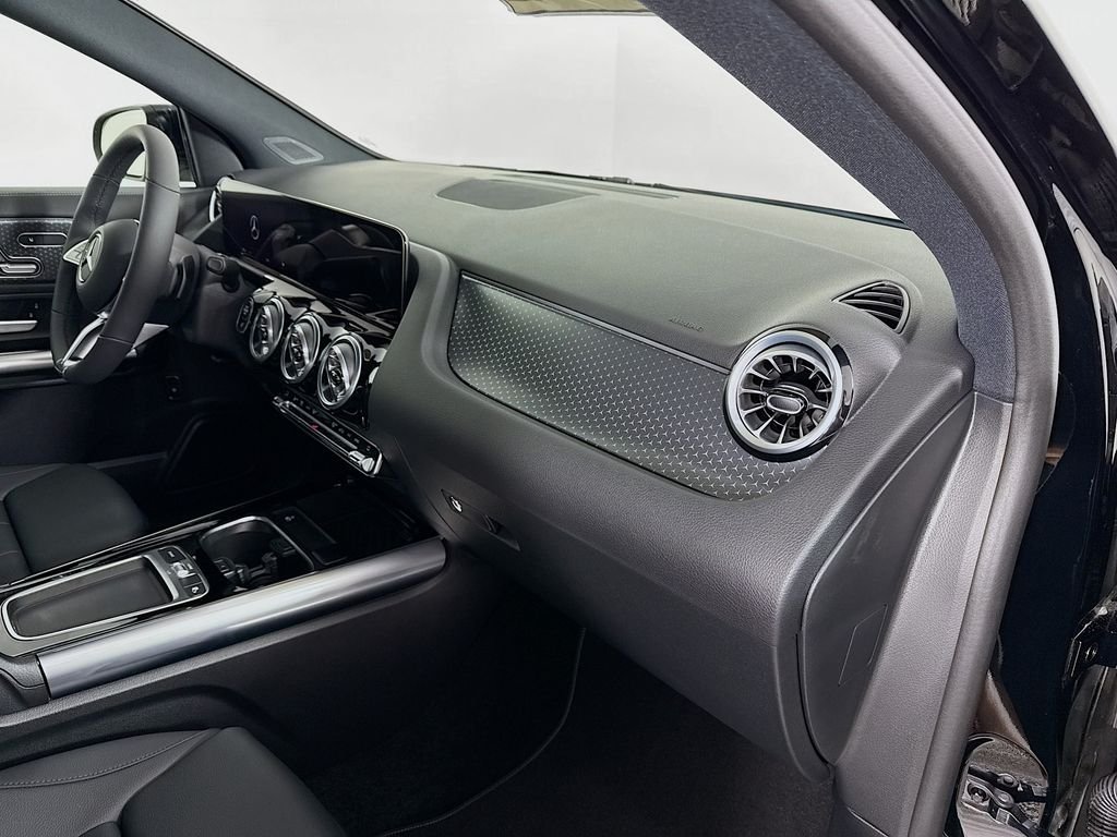 Used 2025 Black Mercedes-Benz GLA 250 image 28