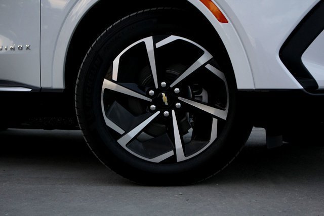 2025 Chevrolet Equinox EV 1LT - Photo 4