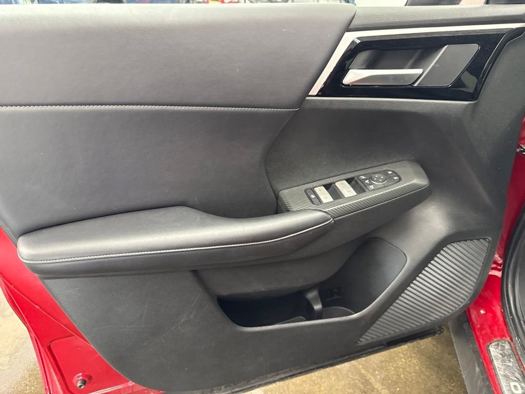 Used 2024 Red Mitsubishi  image 22
