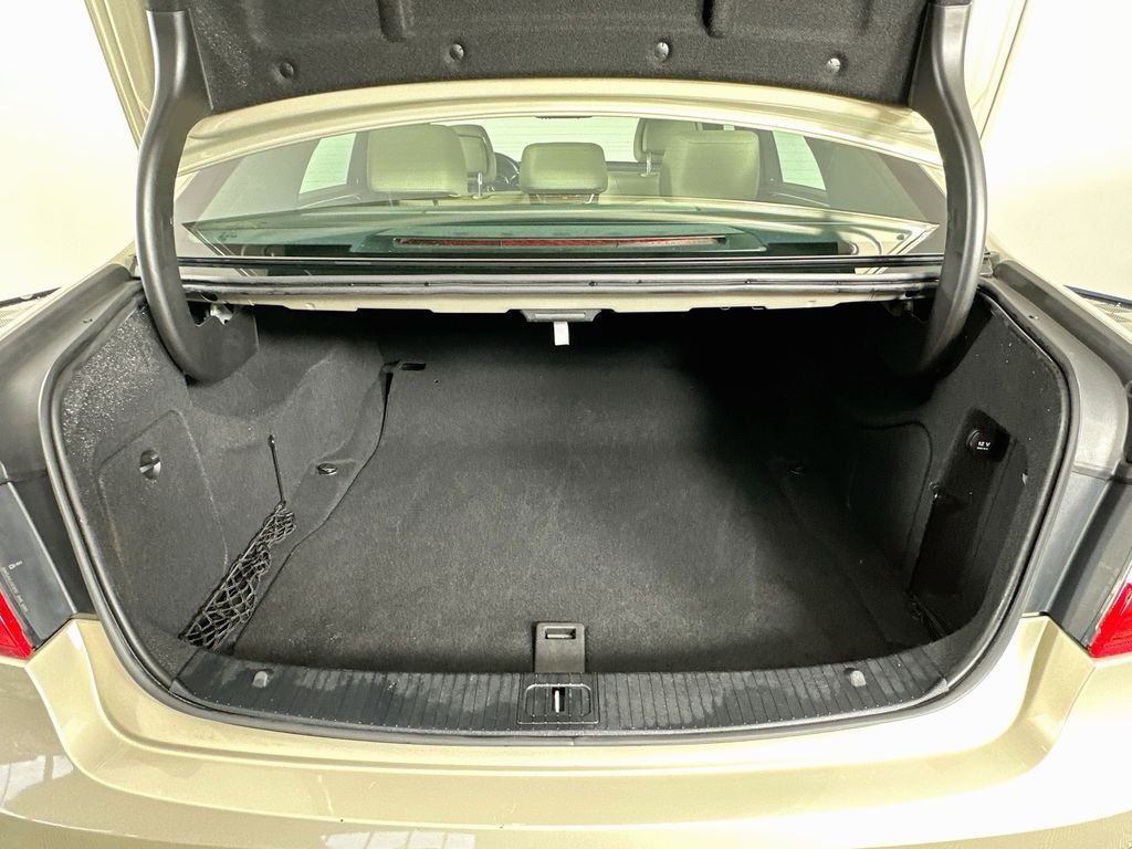 Used 2010 Brown Mercedes-Benz E 350 image 27