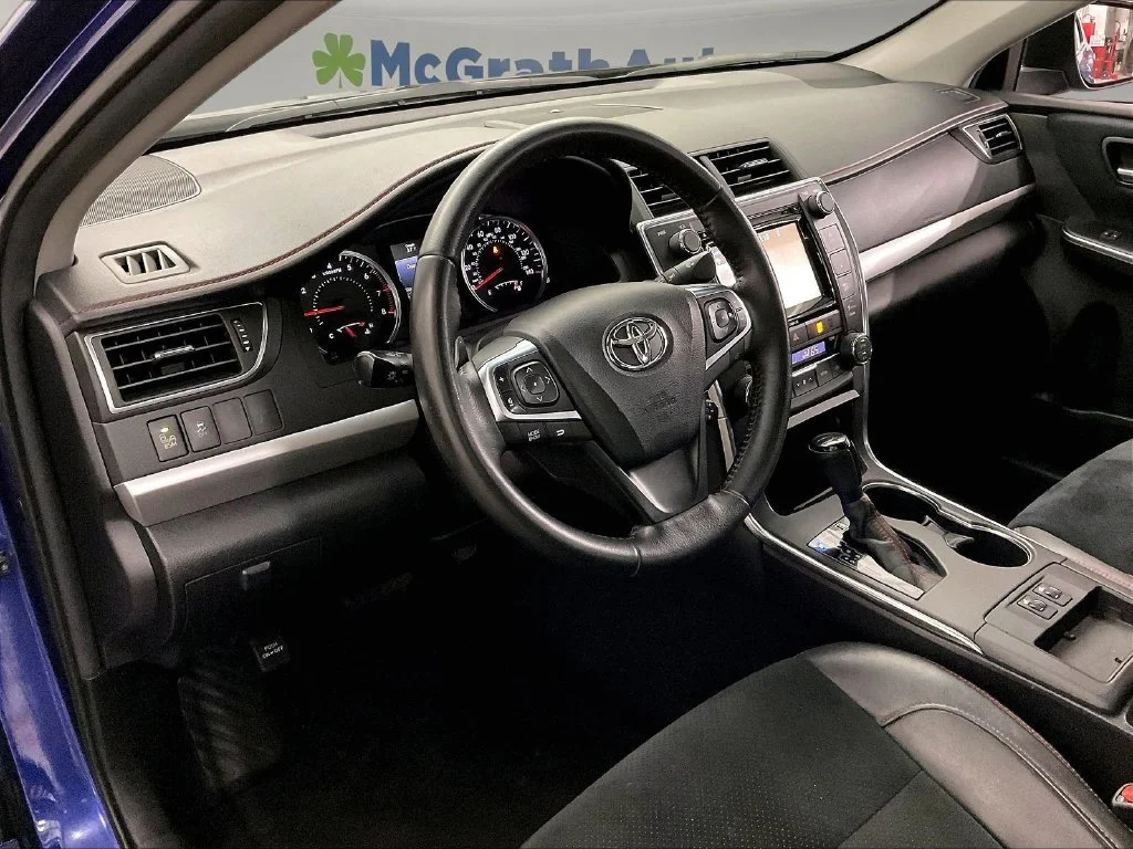 Used 2016 Blue Toyota XSE V6 image 17