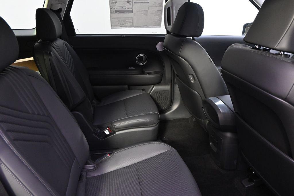 New 2026 Titainium Hyundai SEL AWD image 18
