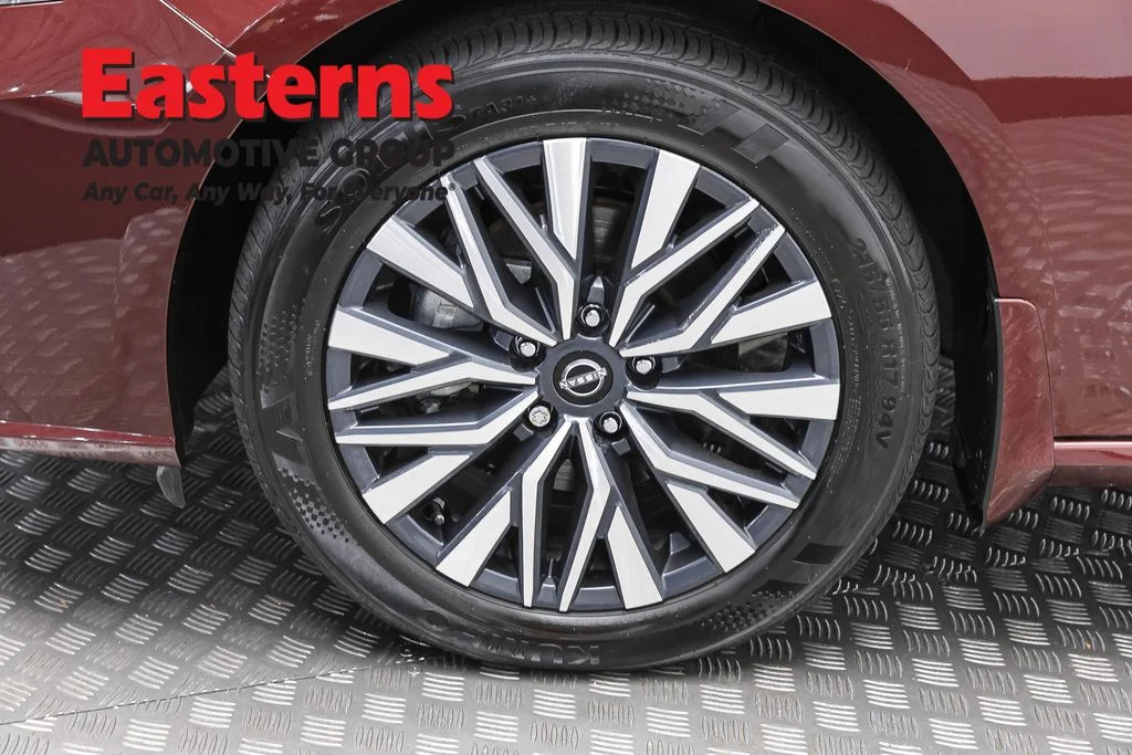 Used 2024 Red Nissan 2.5 SV image 32