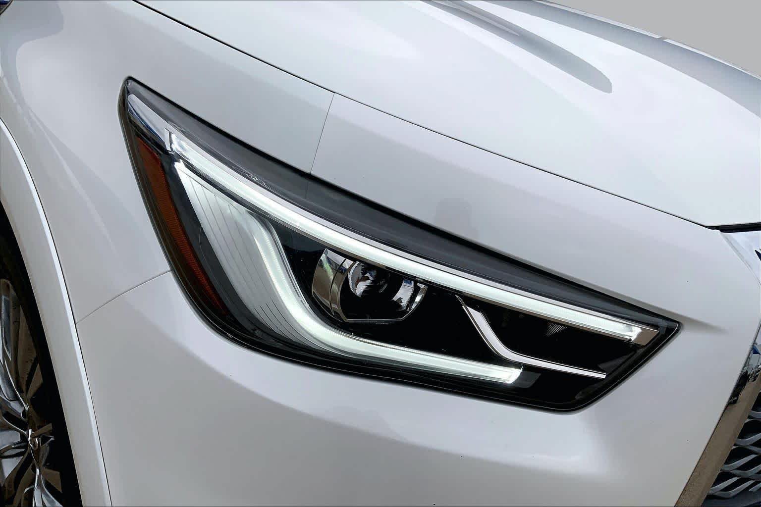 Used 2019 Moonstone White INFINITI LUXE image 28