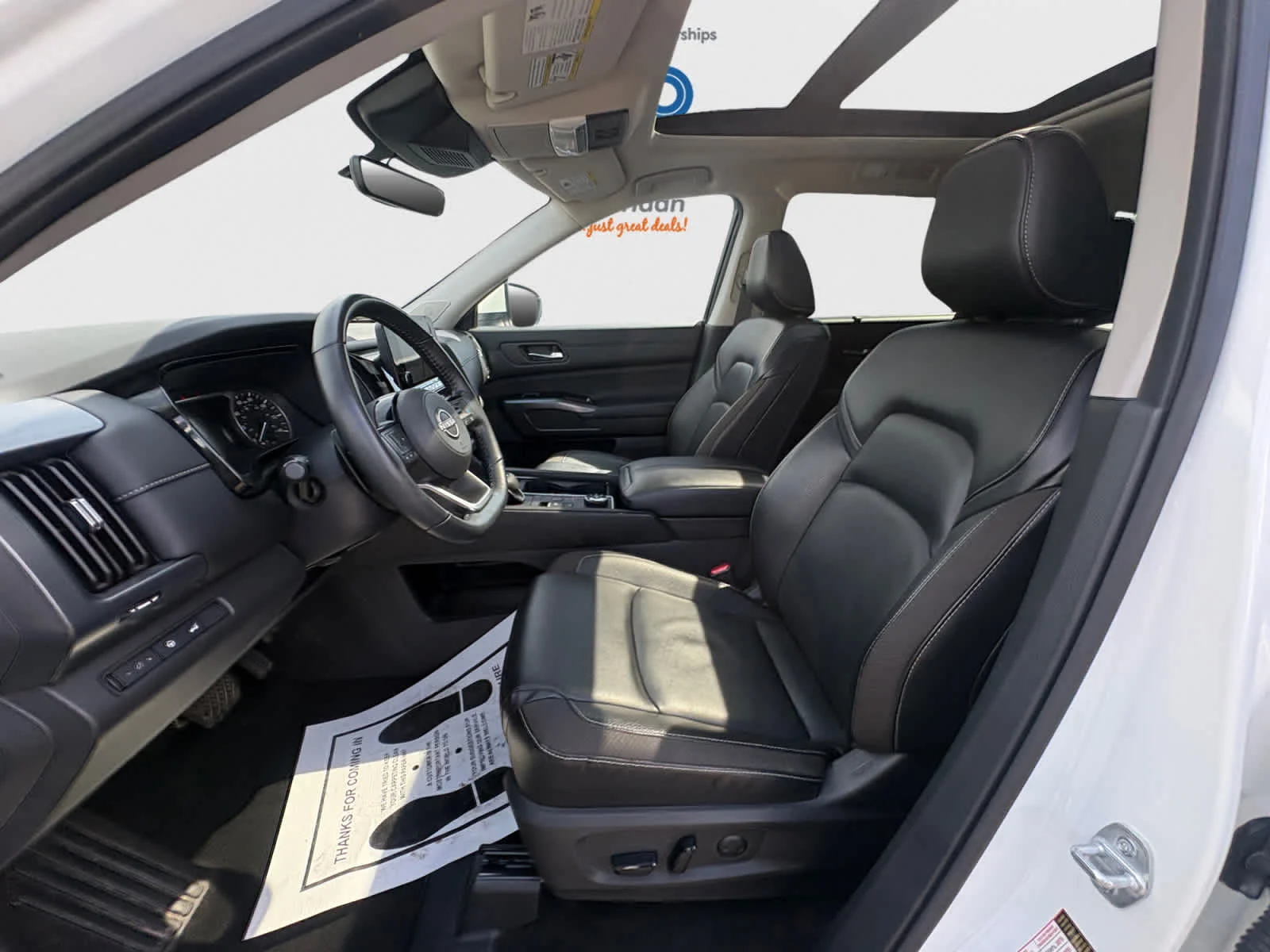 Used 2023 Pearl White Tricoat Nissan SL image 12