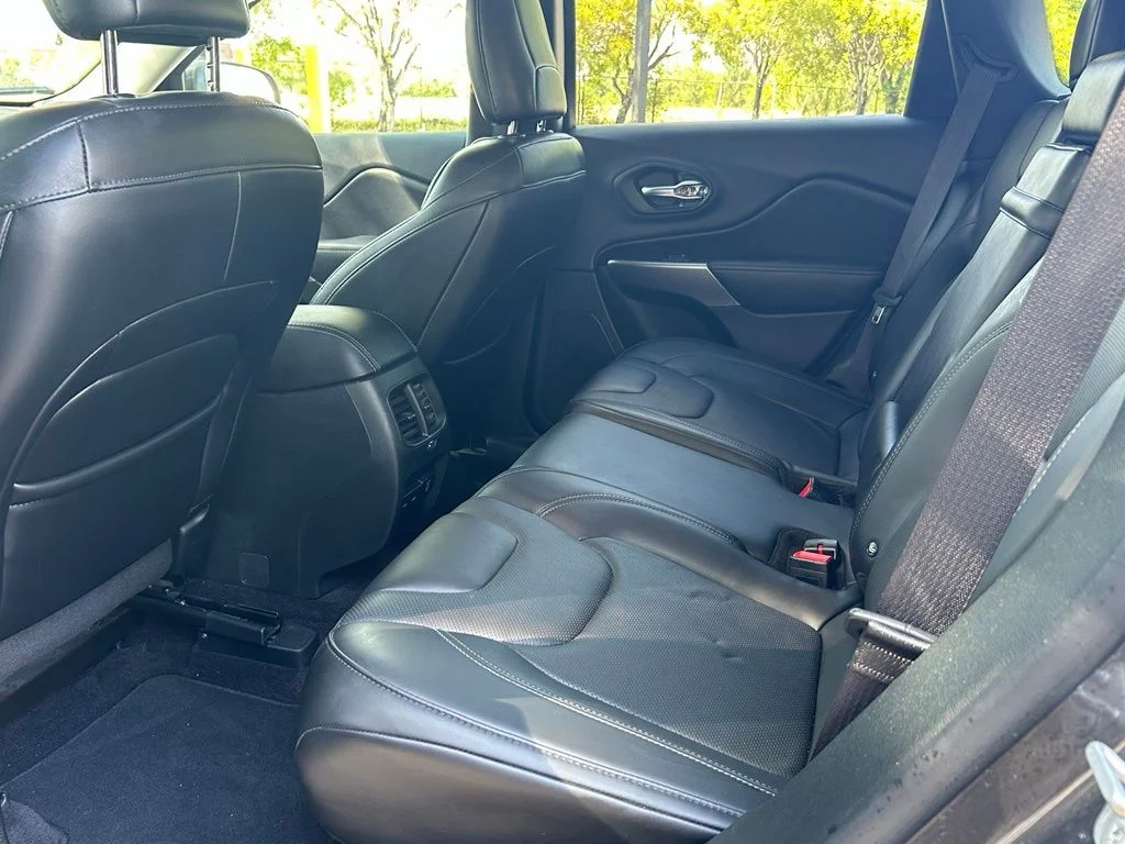 Used 2019 Gray Jeep Limited image 37