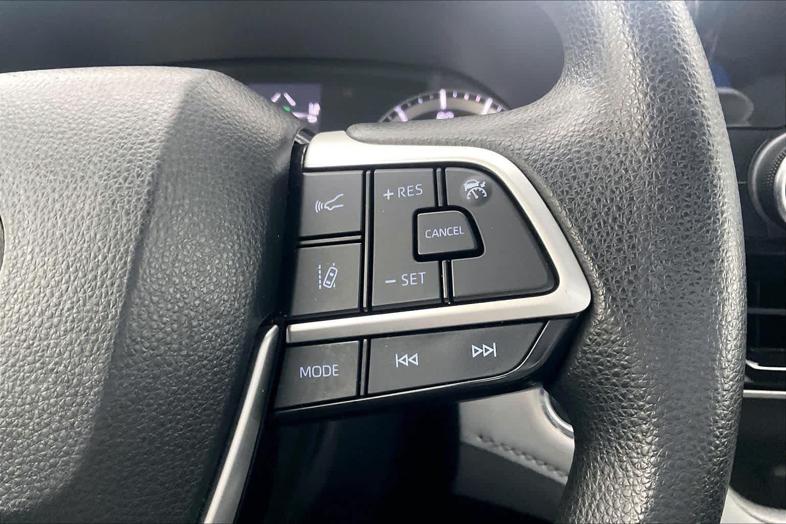 2022 Toyota Highlander L - Photo 25