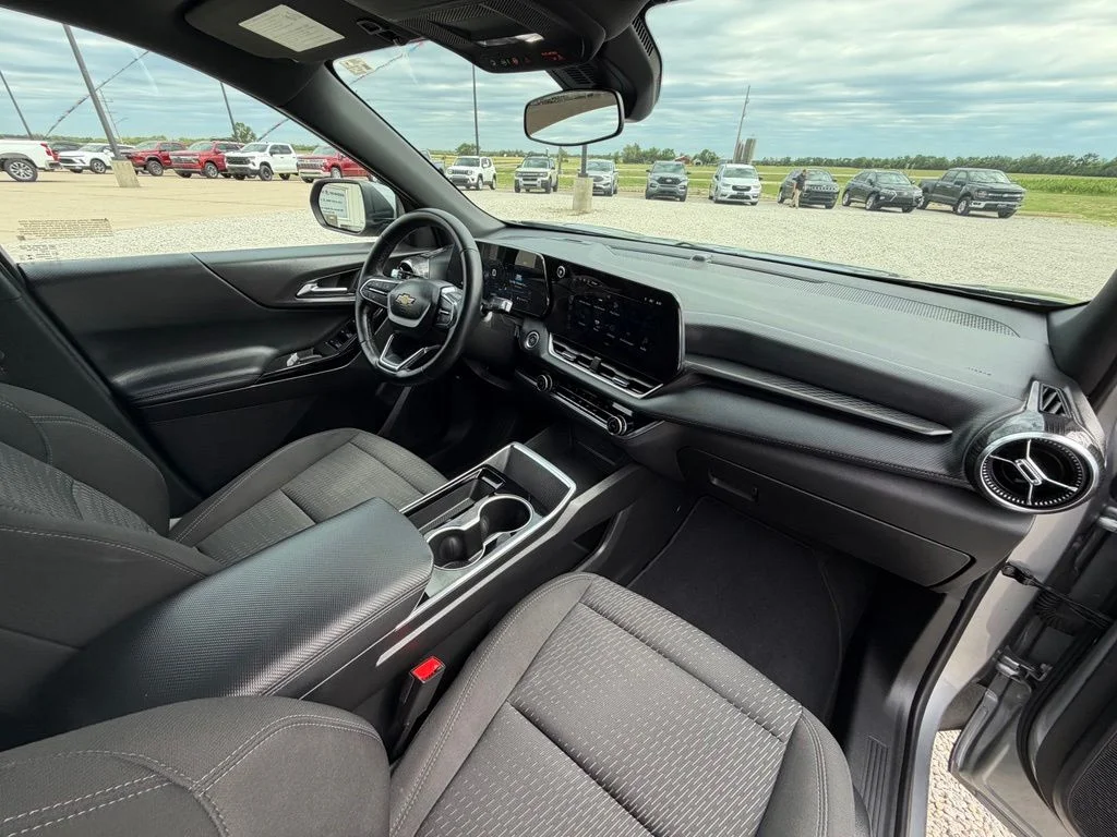 Used 2025 Gray Chevrolet LT image 31