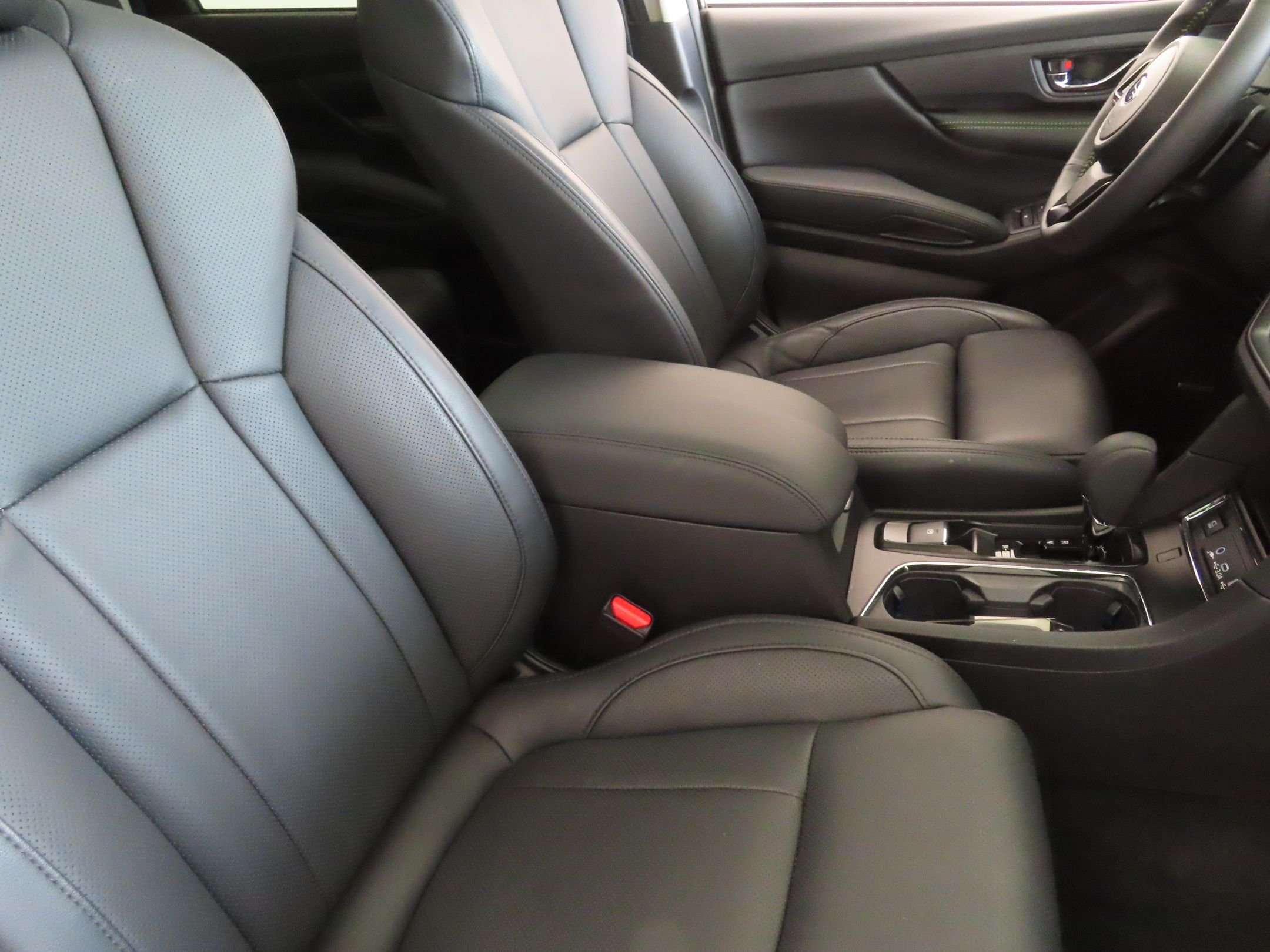 Used 2025 White Subaru Onyx Edition Touring image 28