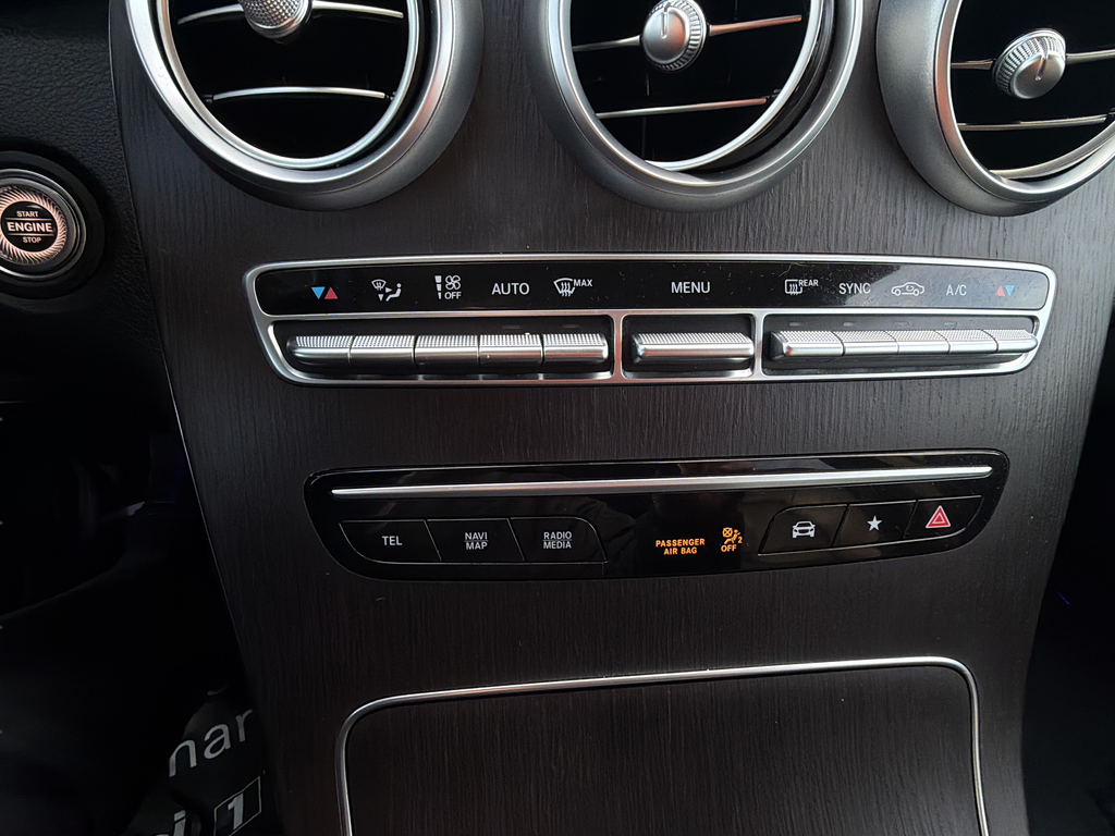Used 2022 White Mercedes-Benz GLC 300 image 17