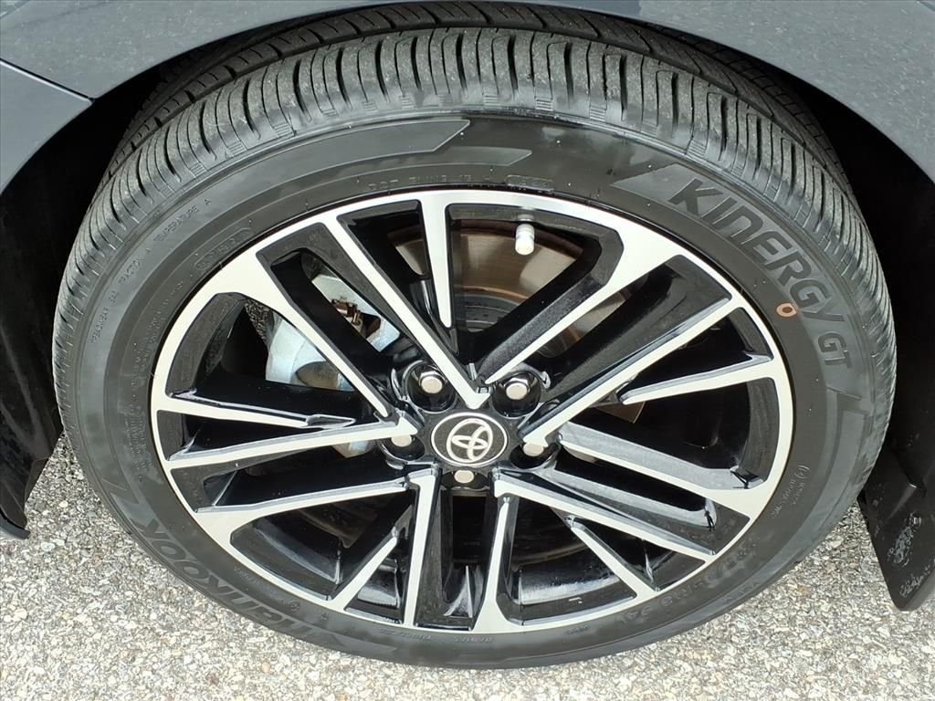 Used 2025  Toyota XLE image 10