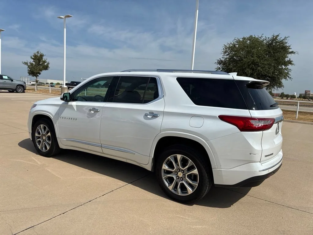 Used 2019 IRIDESCENT PEARL TRICOAT Chevrolet Premier image 3