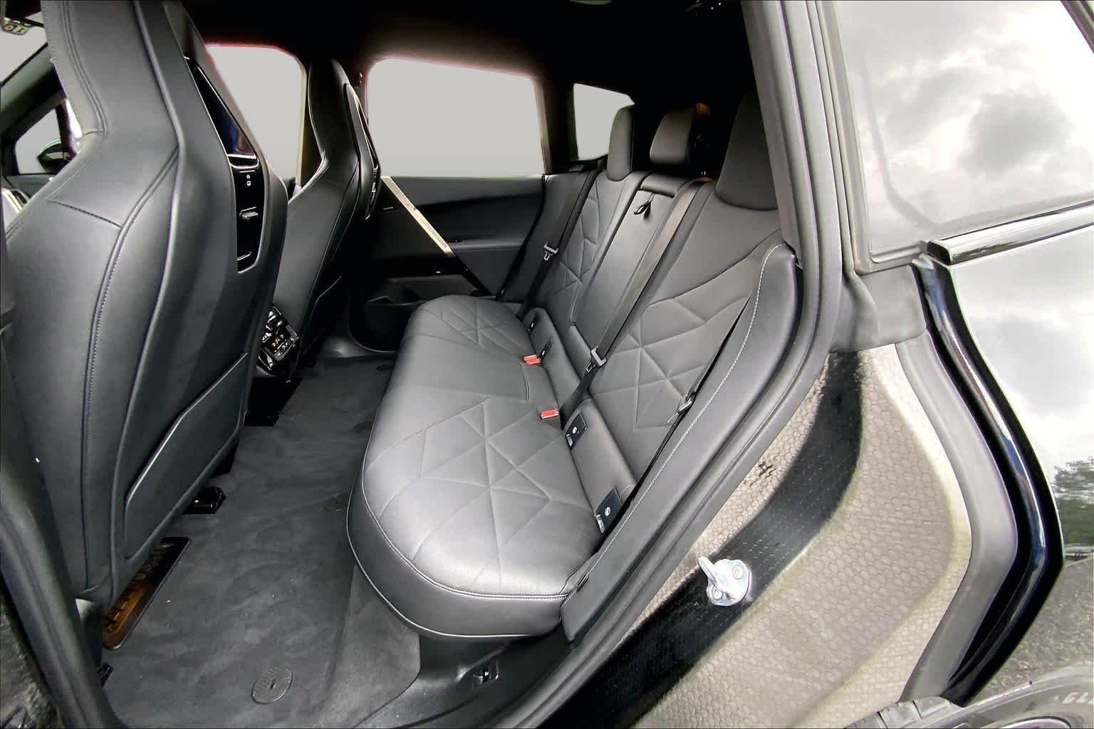Used 2024 Black Sapphire Metallic BMW xDrive50 image 19