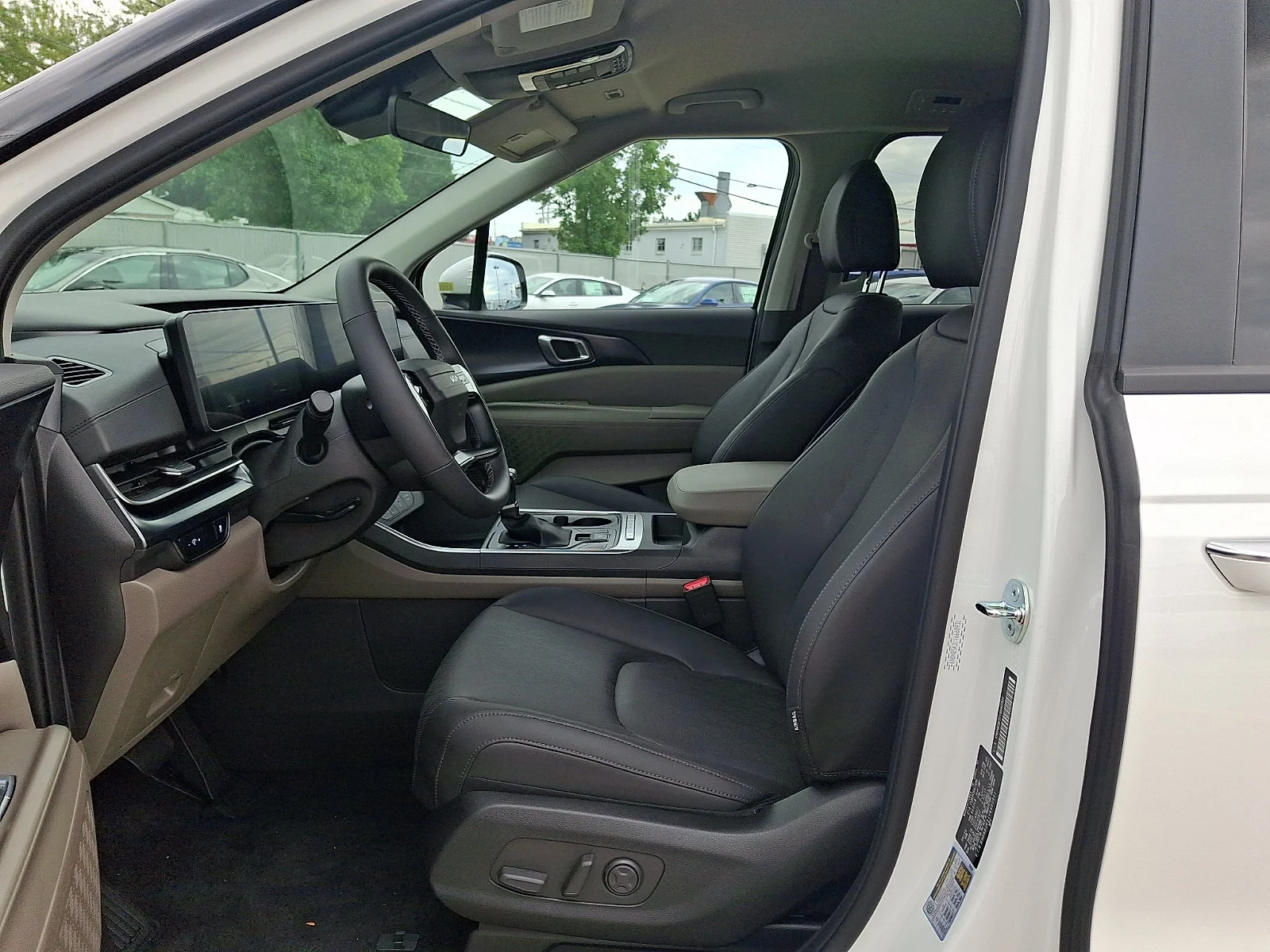 New 2027 White Kia LXS image 12