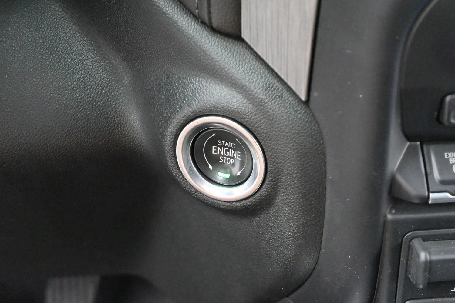 Used 2020 Onyx Black GMC Denali image 29