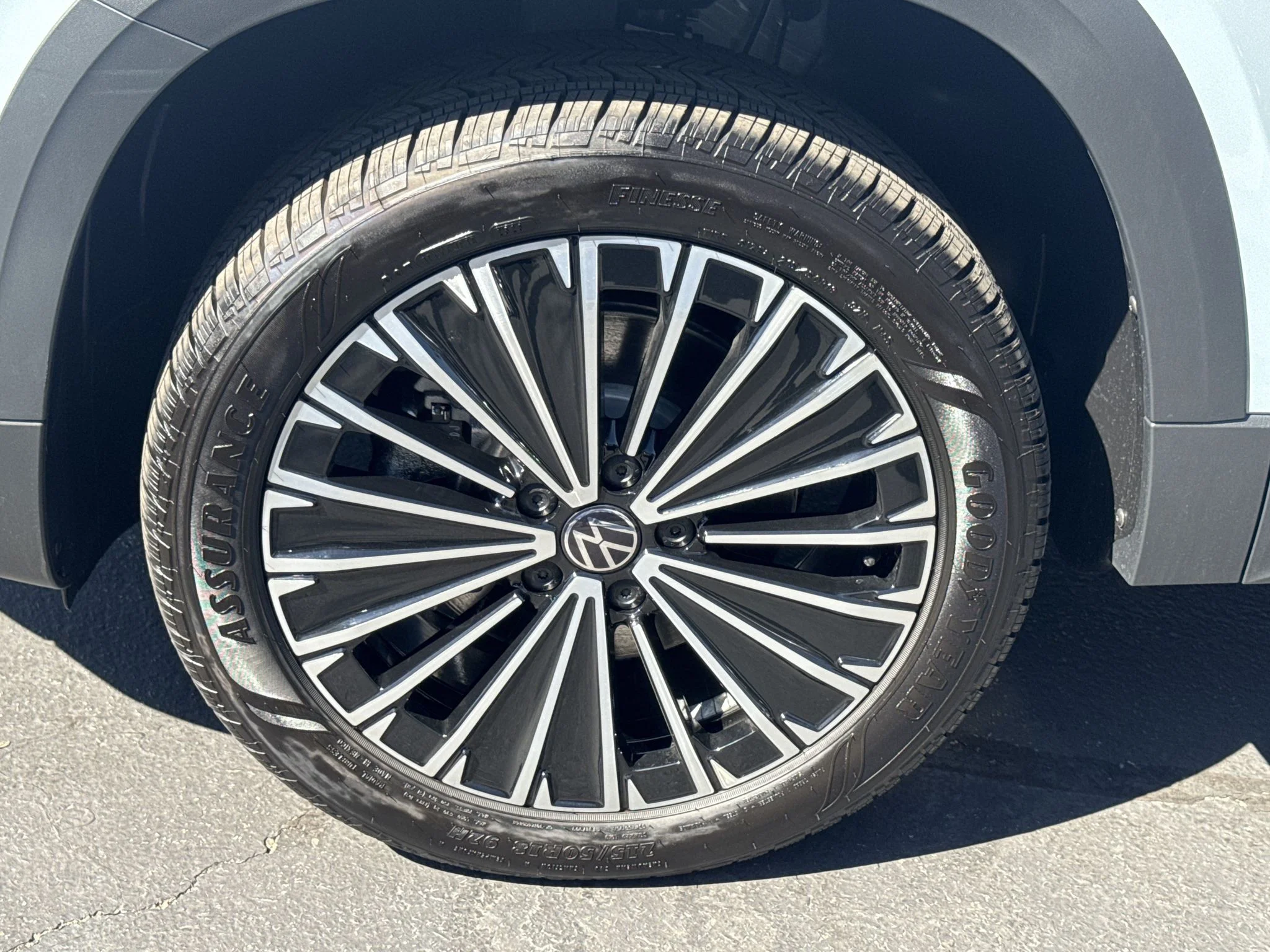 New 2027 Monument Gray Volkswagen SE image 10