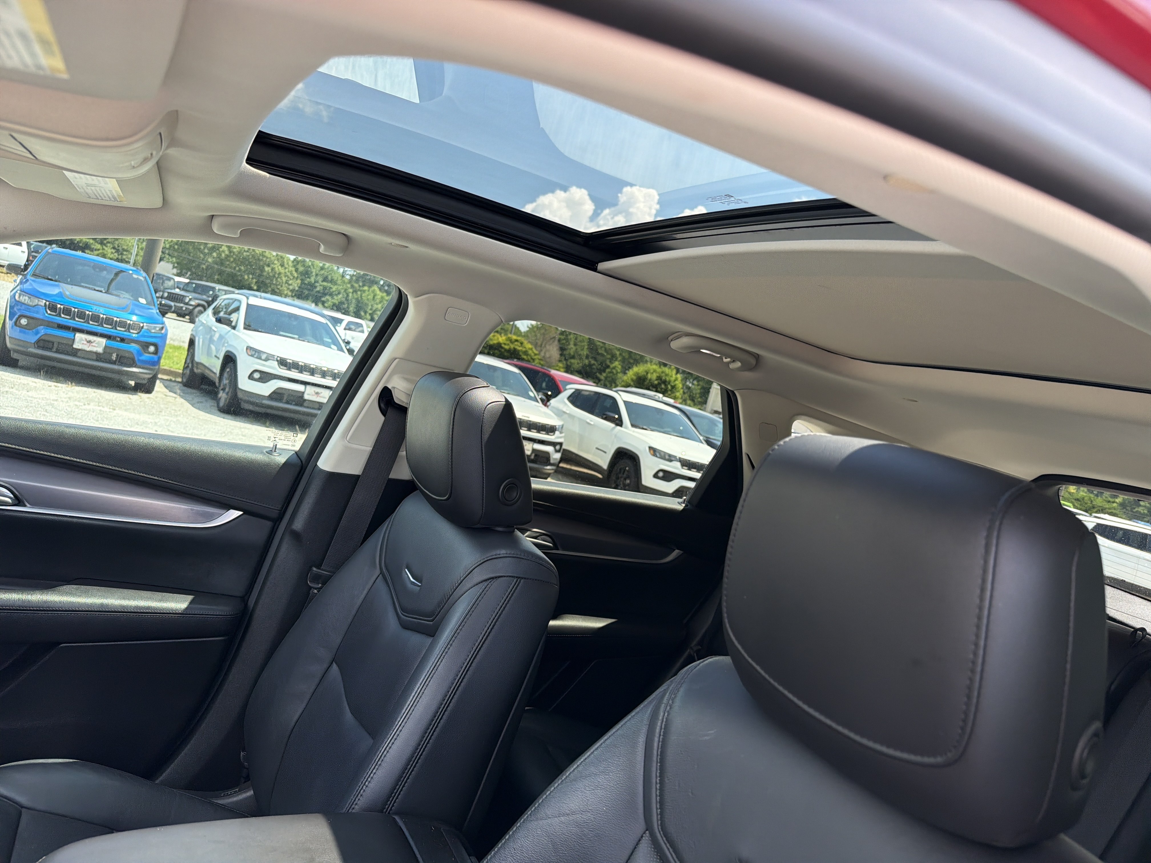 Used 2019 Red Horizon Tintcoat Cadillac Luxury FWD image 33