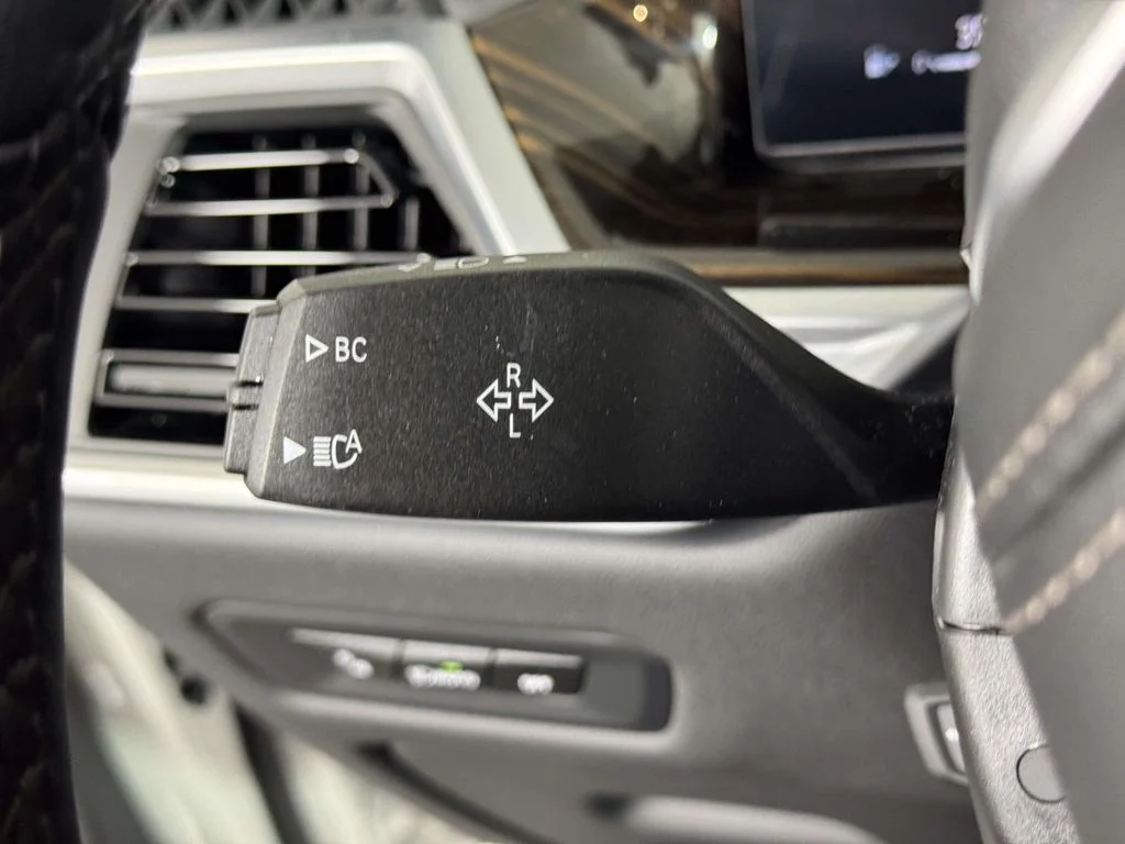 Used 2026 White BMW xDrive40i image 21