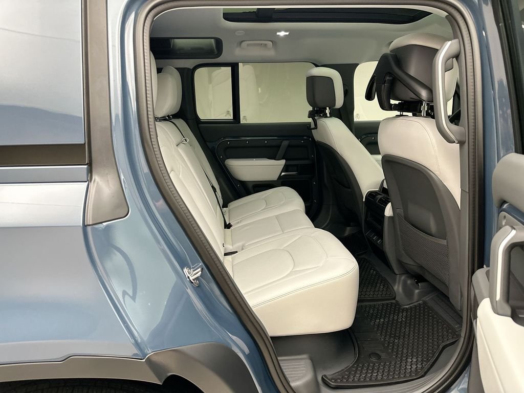 New 2026 Tasman Blue Land Rover S image 7