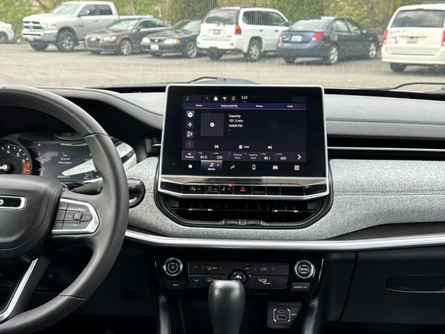 Used 2024 Bright White Clearcoat Jeep Latitude image 12