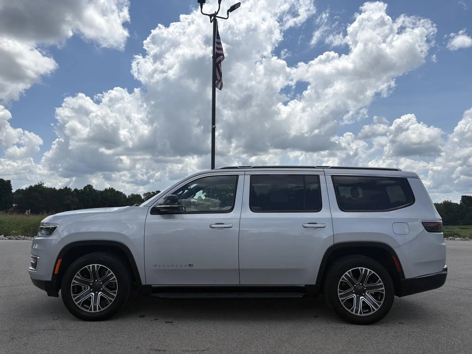Used 2024 Baltic Gray Metallic Clearcoat Jeep Series II image 19