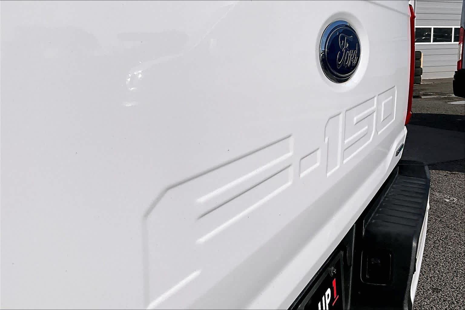 Used 2021 Oxford White Ford XLT image 11