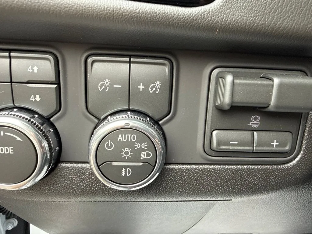 Used 2026 Glacier White Tricoat GMC Denali image 30