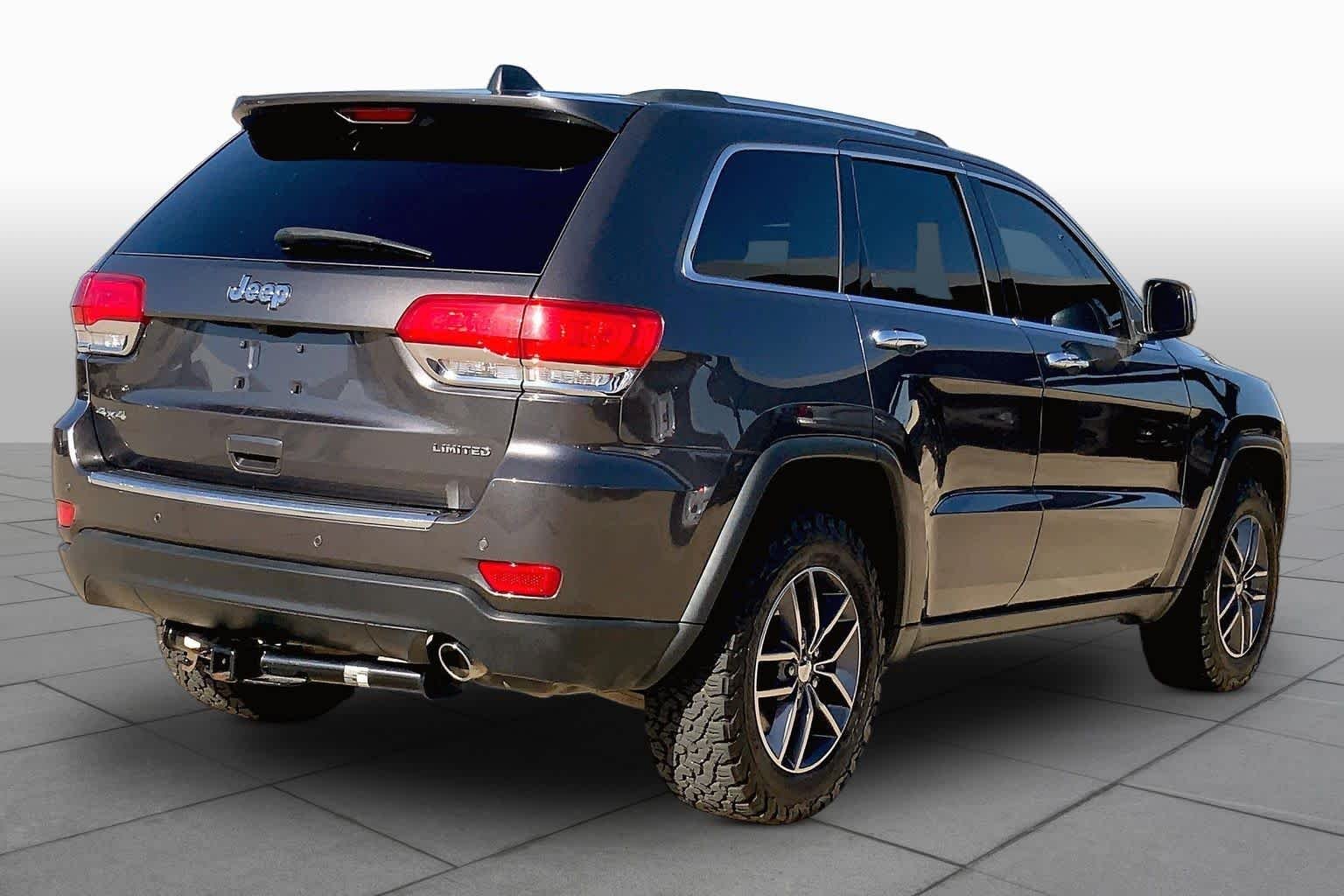 Used 2017 Granite Crystal Metallic Clearcoat Jeep Limited image 13