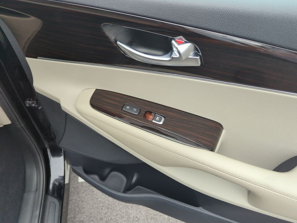 Used 2020 Black Kia LX image 32