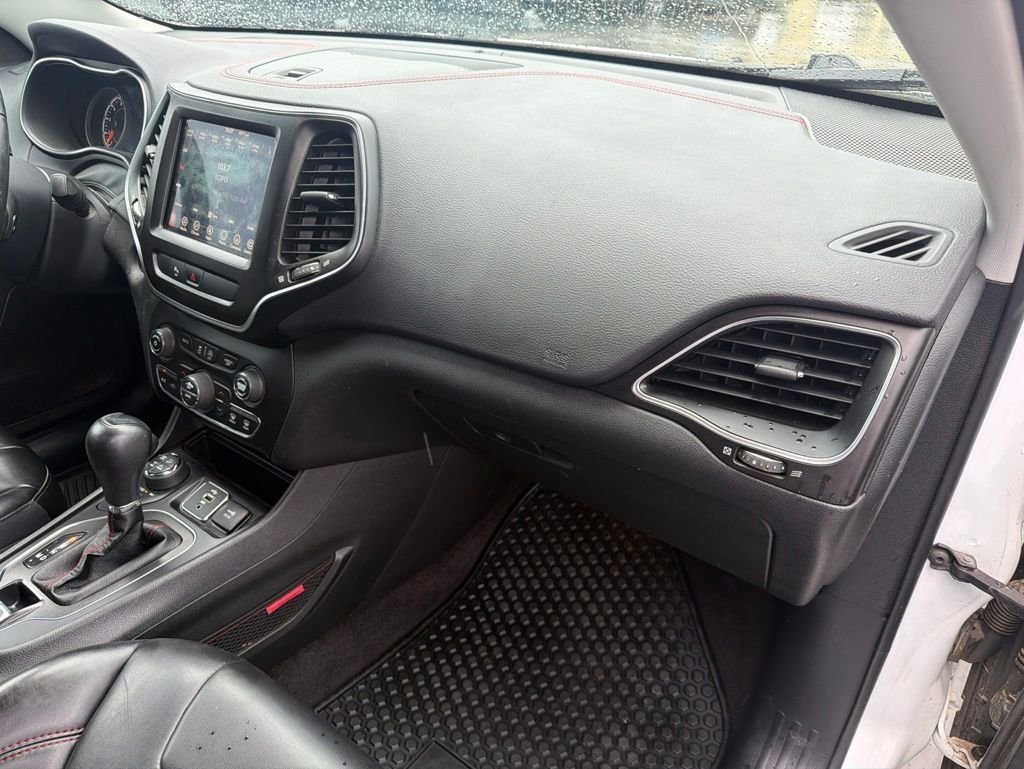 Certified Used 2019 White Jeep Trailhawk image 18