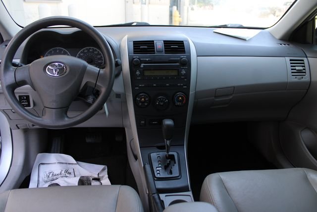 Used 2009 Silver Toyota LE image 20