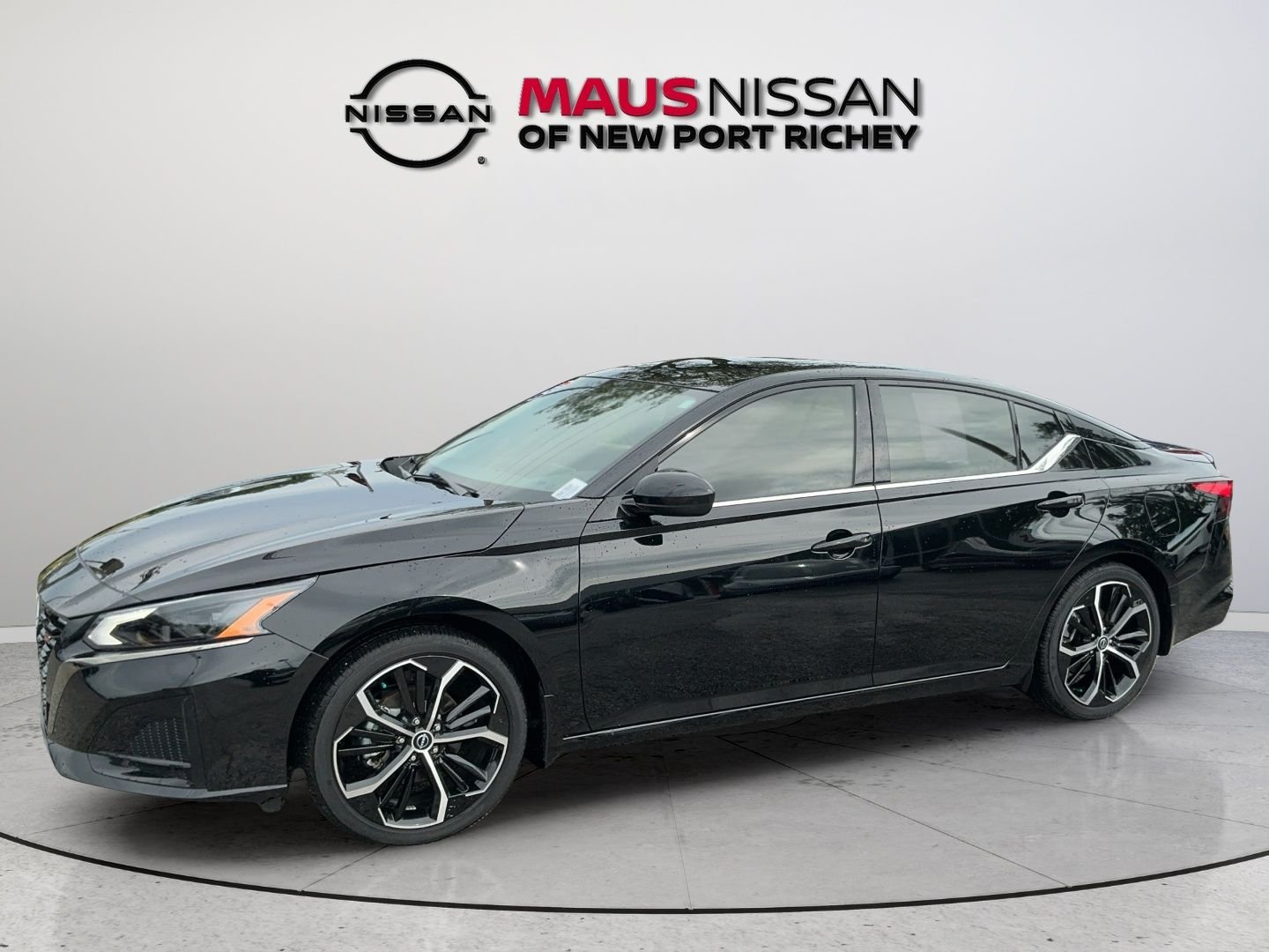 Used 2025 Super Black Nissan 2.5 SR image 4