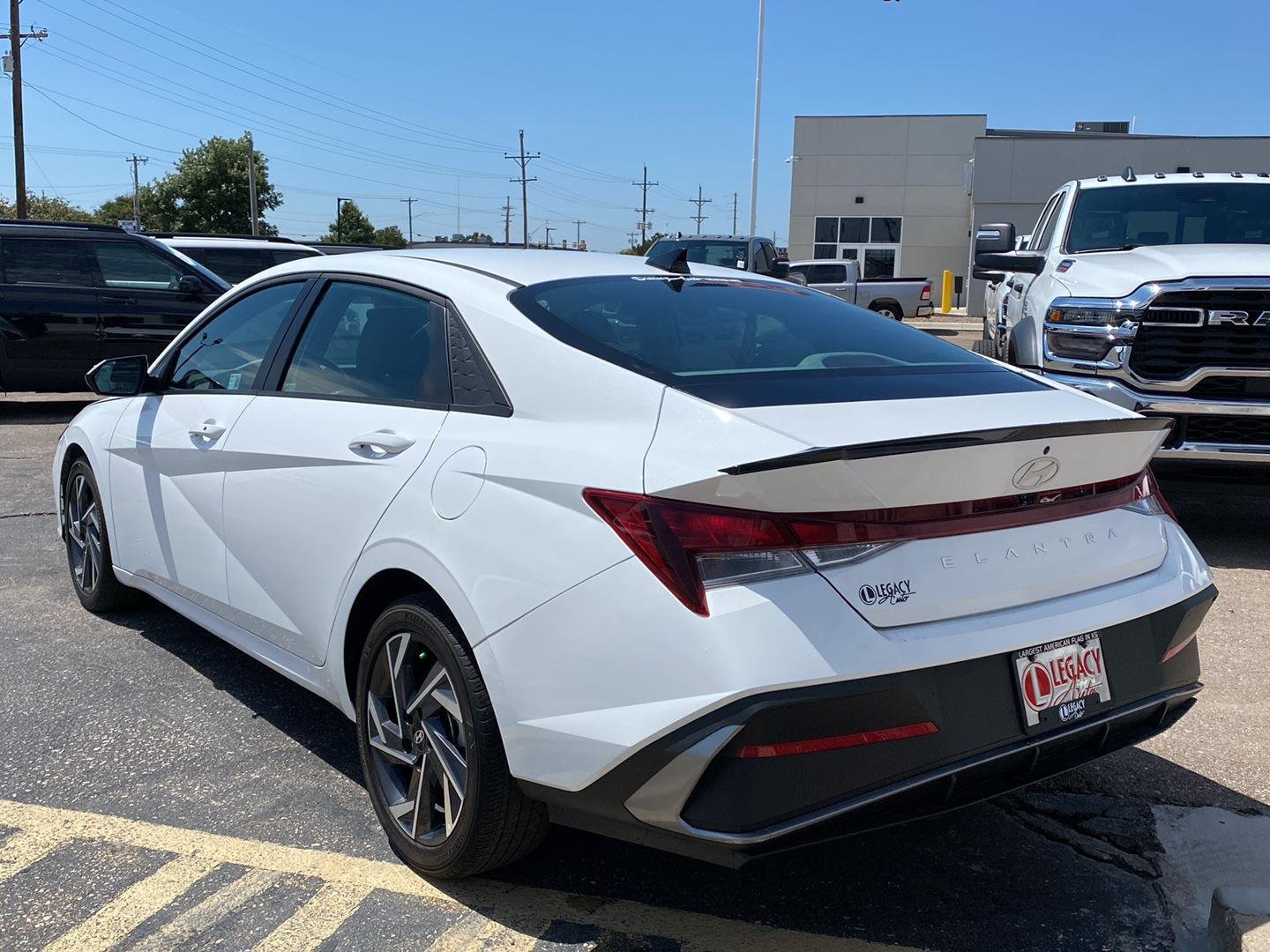 Used 2025 Serenity White Hyundai SEL Sport image 3
