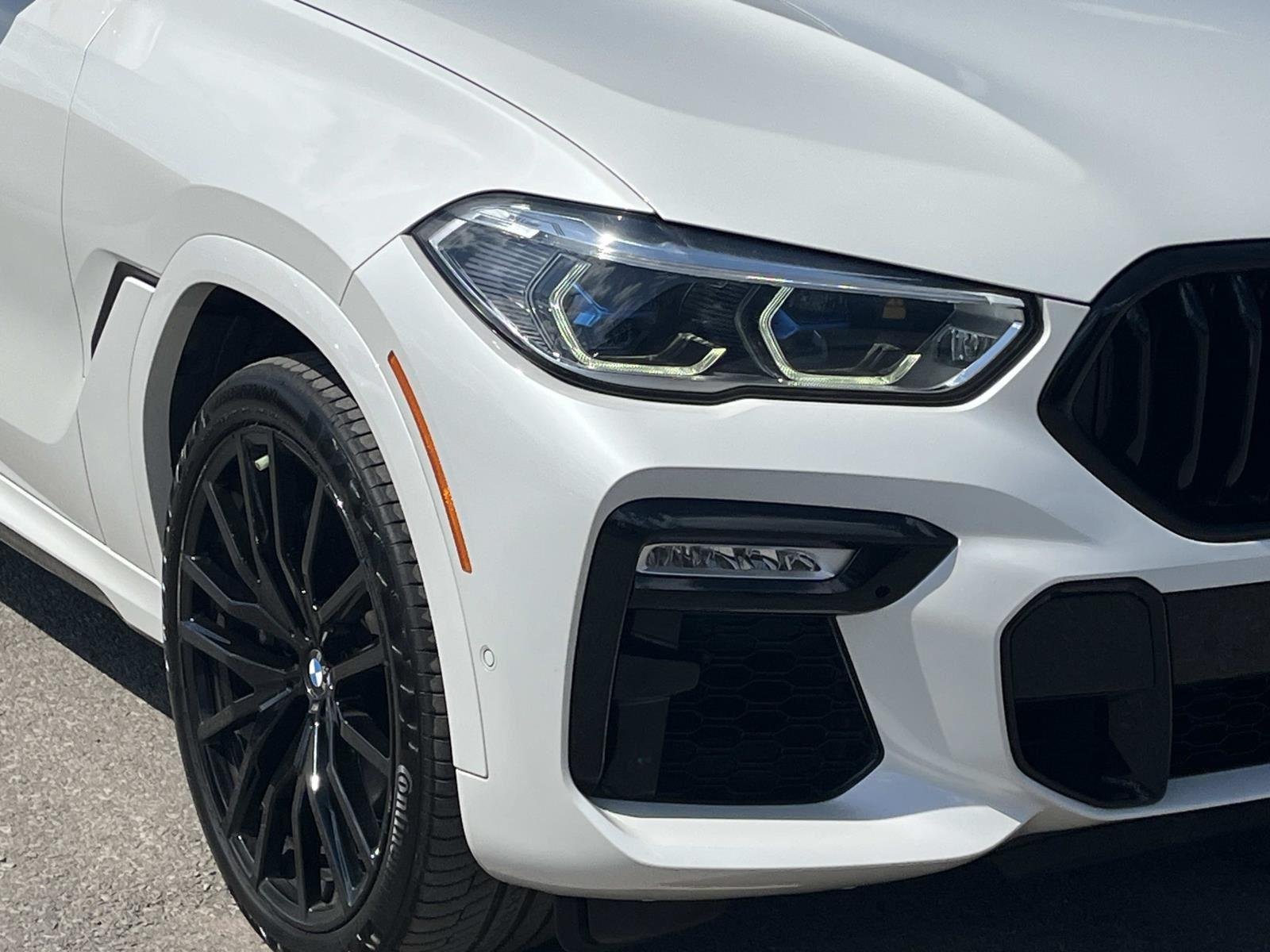 Used 2021 Mineral White Metallic BMW M50i image 10