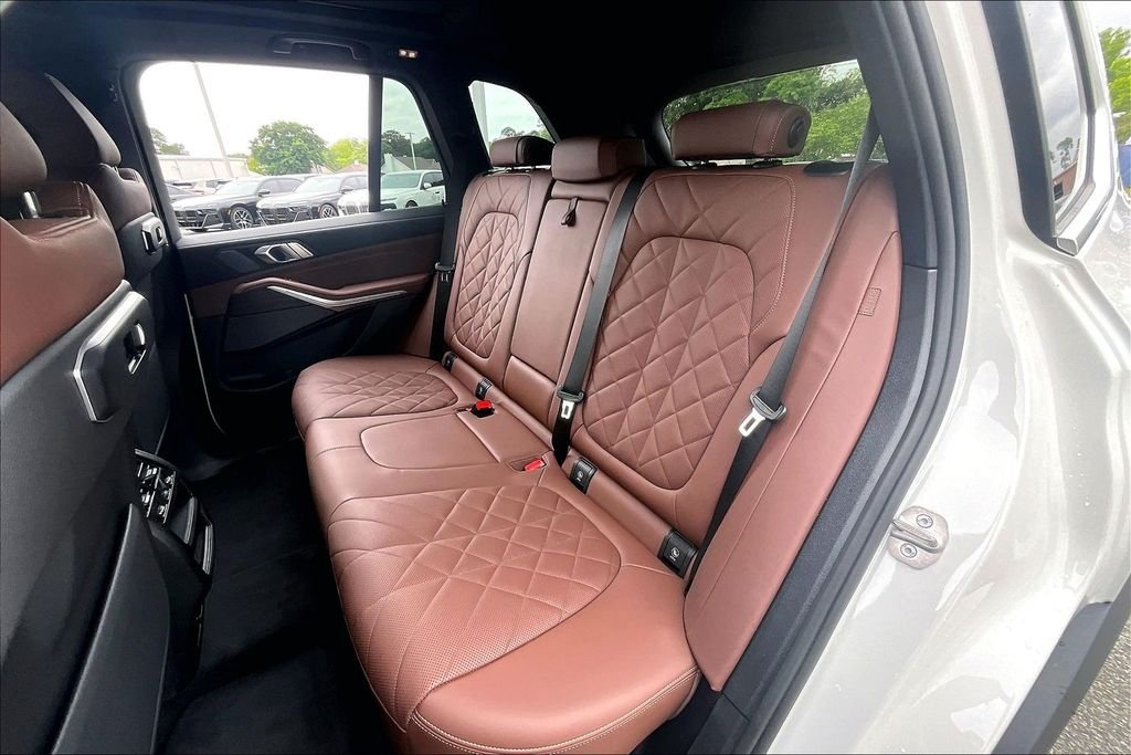 Certified Used 2025 White BMW sDrive40i image 18