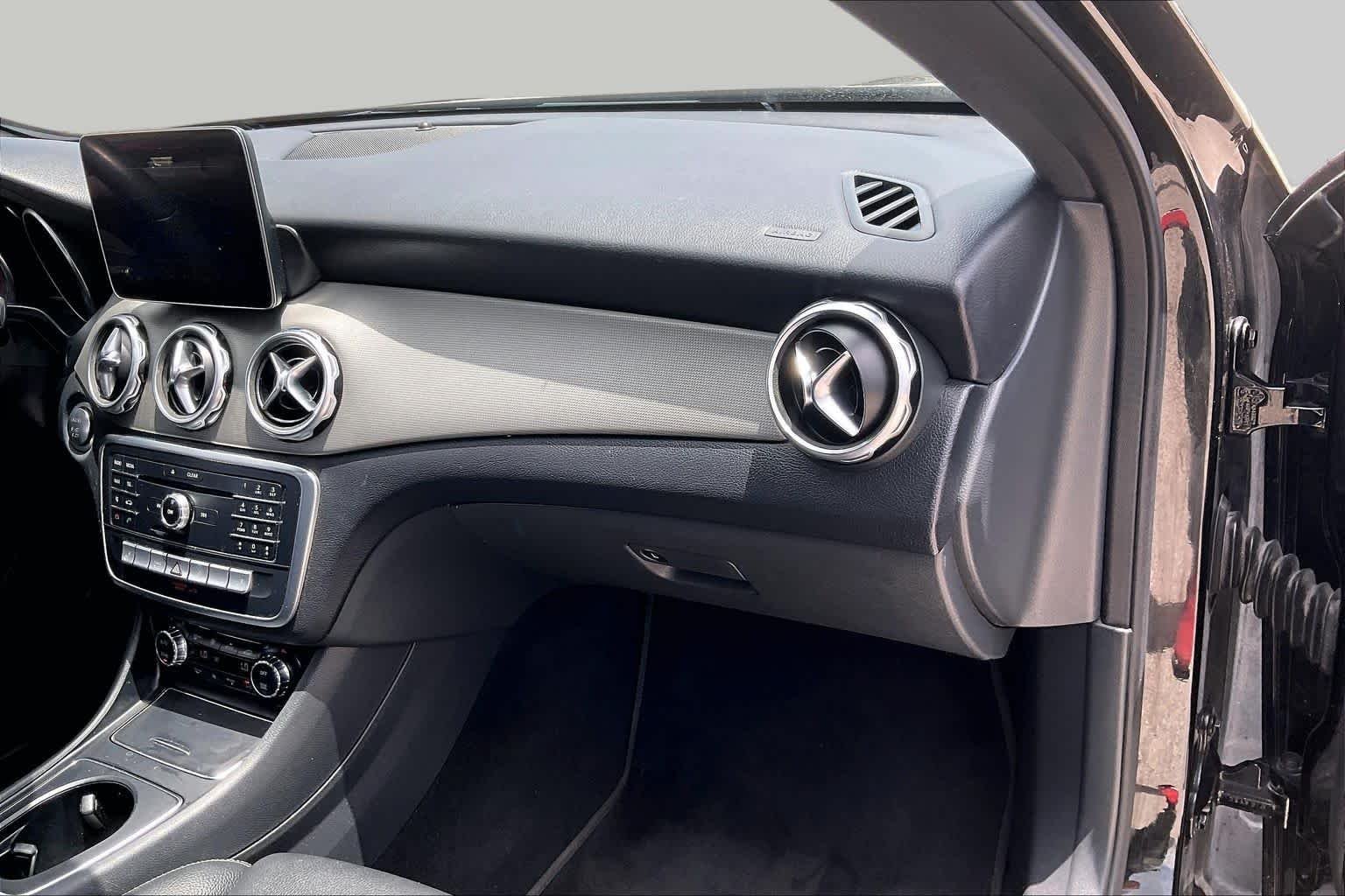 Used 2020 Black Mercedes-Benz GLA 250 image 18
