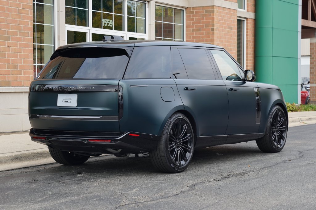 New 2027 British Racing Green Satin Land Rover SE image 6