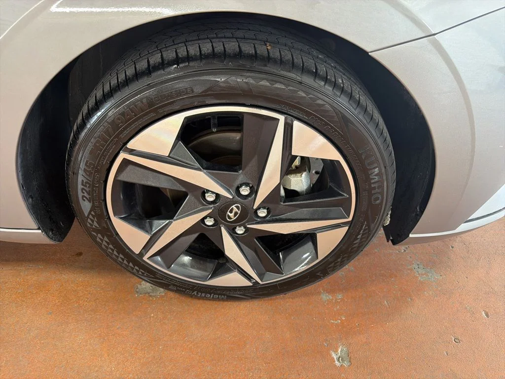 Used 2023 Fluid Metal Hyundai SEL image 10